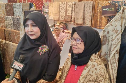 Batik Tanah Liek | Batik Padang | Bersama Ibu Nevi Irwan Prayitno di Indonesia Fashion Week 2019